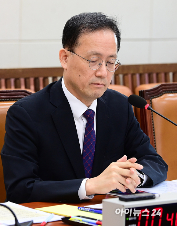 이형일 부총리 겸 재정경제부 장관 후보자가 15일 서울 여의도 국회에서 열린 인사청문회에 참석하고 있다. [사진=정소희 기자]