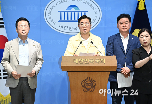 박찬대 더불어민주당 대표 후보자가 28일 오후 서울 여의도 국회 소통관에서 현안 관련 기자회견을 하고 있다. [사진=곽영래 기자]