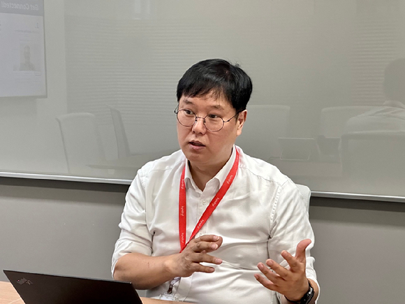 문제익 킨드릴 코리아 시큐리티&middot;네트워크 부문 이사는 최근 서울 영등포구 킨드릴 코리아 사무실에서 아이뉴스24 기자와 만나 인터뷰하고 있다. [사진=킨드릴 코리아]