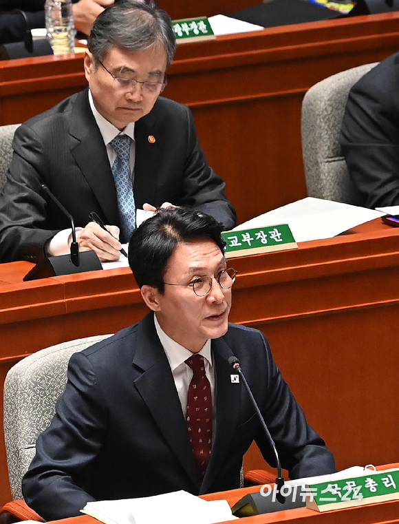 김민석 국무총리가 7일 국회 예결위 회의장에서 열린 전체회의에서 질의에 답변하고 있다. [사진=곽영래 기자]