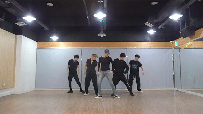 레오의 세 번째 미니앨범 'Piano man Op. 9' 타이틀곡 'Losing Game' 사복 안무 영상이 공개돼 관심을 모으고 있다. [사진=레오 'Losing Game' 안무 영상 캡쳐]