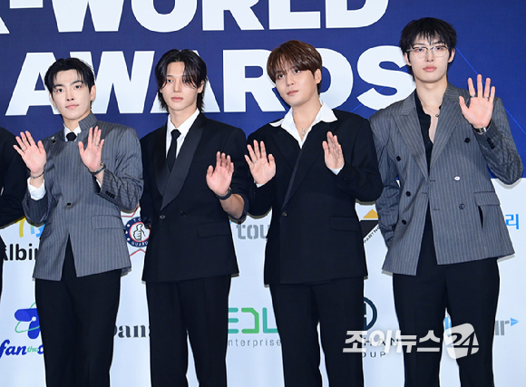 그룹 에이티즈(ATEEZ)가 27일 경기 고양시 킨텍스에서 열린 2026 케이 월드 드림 어워즈(K WORLD DREAM AWARDS)' 블루카펫에 참석하고 있다. [사진=정소희 기자]