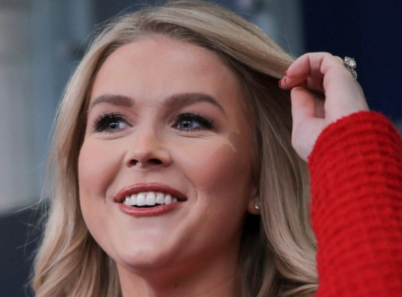 캐롤라인 레빗 백악관 대변인이 거친 언행으로 또다시 논란이 됐다. [사진=로이터/'연합뉴스]