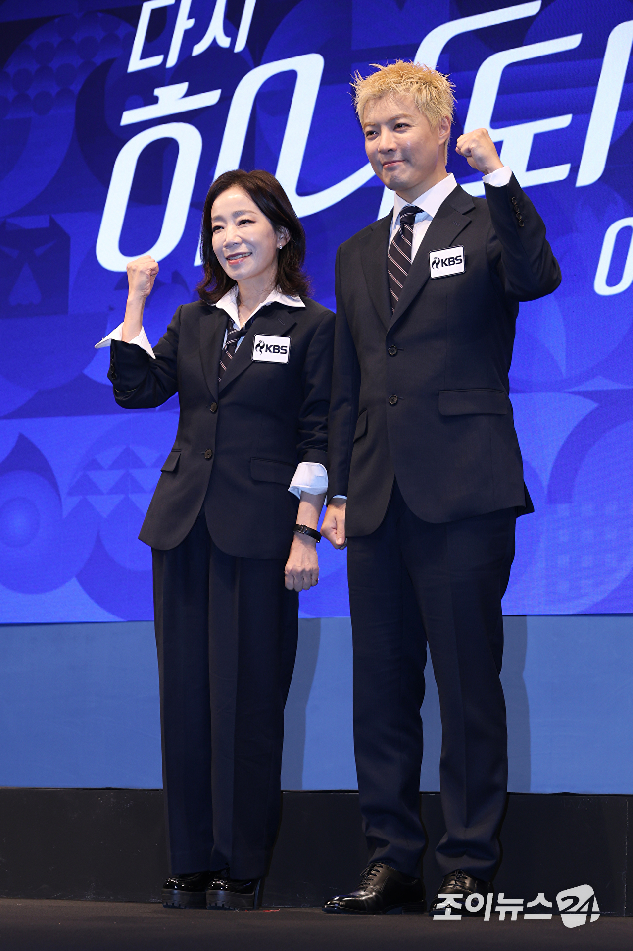 김문정 음악감독, 방송인 강남이 28일 오후 서울 영등포구 여의도동 KBS아트홀에서 진행된 '2026 아이치-나고야 아시안게임' 제작발표회에 참석해 포즈를 취하고 있다. [사진=문수지 기자]
