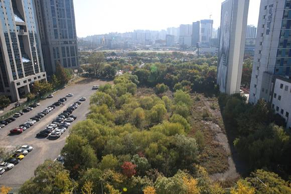 서울 영등포구 여의도동 61-2 한국토지주택공사(LH) 유휴부지 전경. LH는 이곳에 공공임대주택 약 300가구를 공급하려다 사업을 중단한 뒤 4024억원대 매각을 추진했지만 매수자를 찾지 못했다. [사진=LH]