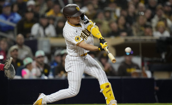 MLB 샌디에이고에서 뛰고 있는 김하성이 21일(한국시간) 열린 보스턴과 홈 경기에서 4타수 1안타를 기록했다. 안타는 2루가타 됐다. [사진=뉴시스]