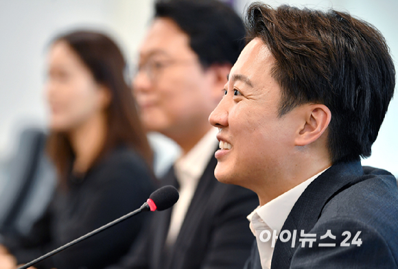 이준석 개혁신당 대선 후보가 21일 경기 성남의료원에서 열린 간담회에서 발언하고 있다. [사진=곽영래 기자]