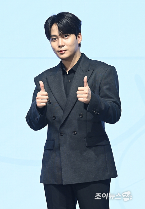 에이티즈 종호가 5일 오후 서울 여의도 페어몬트 엠버서더 서울에서 열린 미니 13집 '골든 아워 : 파트 4(GOLDEN HOUR : Part.4)' 발매 기념 기자간담회에서 포즈를 취하고 있다. [사진=곽영래 기자]