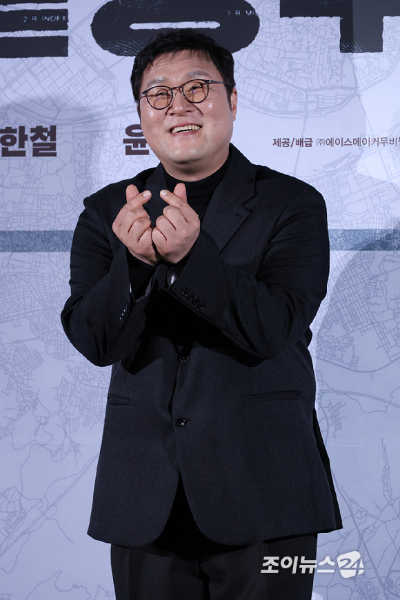 배우 윤경호가 9일 오전&nbsp;서울 CGV 용산아이파크몰점에서 열린 영화 '끝장수사'(감독 박철환) 제작보고회에 참석해 포즈를 취하고 있다. [사진=문수지 기자]