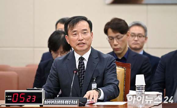 김종철 방송미디어통신위원회 위원장 후보자가 16일 서울 여의도 국회에서 열린 인사청문회에서 질의에 답변하고 있다. [사진=곽영래 기자]