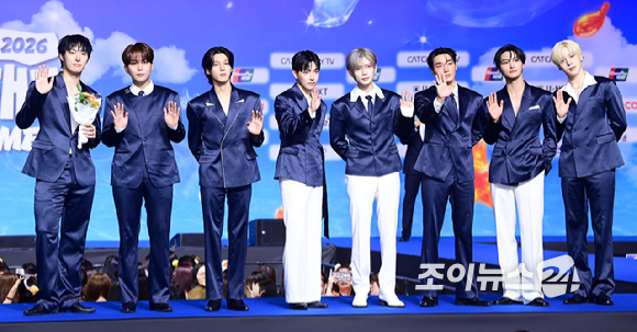 그룹 에이티즈(ATEEZ)가 9일 오후 경기도 일산 킨텍스에서 열린 2026 SBS 가요대전 Summer 블루카펫 행사에 참석하고 있다. [사진=정소희 기자]