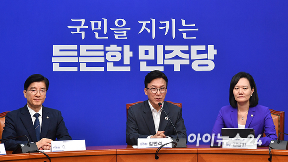 김민석 더불어민주당 대표가 1일 서울 여의도 국회에서 열린 경찰개혁추진단 1차 회의에서 발언하고 있다. [사진=곽영래 기자]