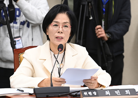 최민희 위원장이 29일 서울 여의도 국회 과학기술정보방송통신위원회에서 열린 과학기술정보통신부 등에 대한 종합감사에서 발언하고 있다. [사진=곽영래 기자]