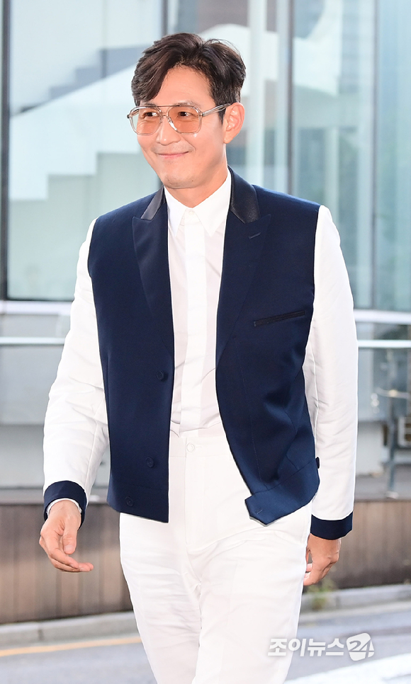 배우 이정재가 2일 오후 서울 한남동 리움미술관에서 열린 'CJ 나이트 인 셀러브레이션 오브 프리즈 서울'에 참석하고 있다. [사진=정소희 기자]