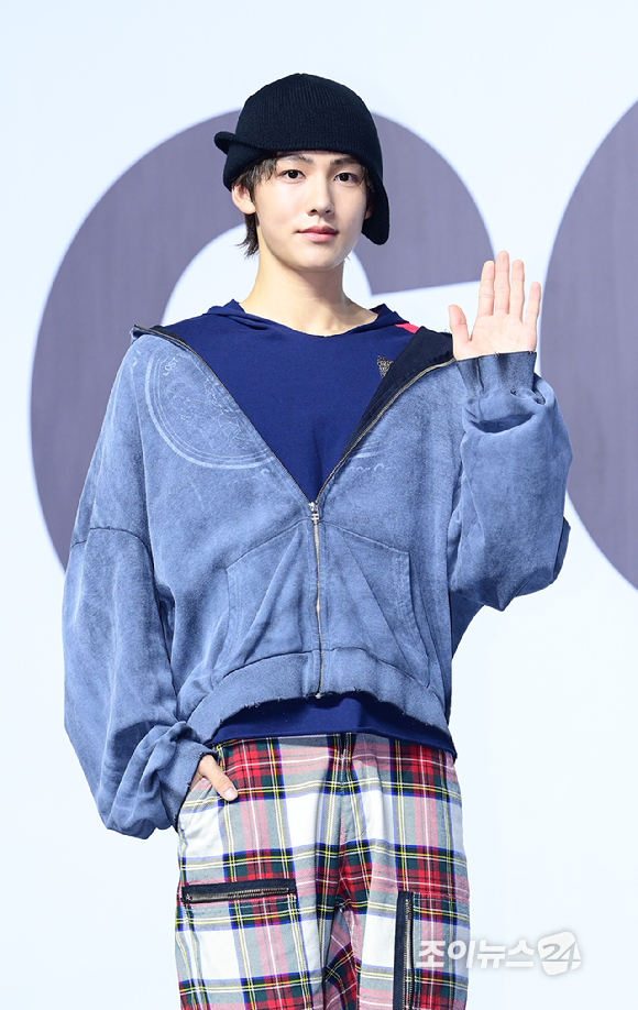 그룹 코르티스 성현이 18일 오후 서울 용산구 블루스퀘어에서 열린 코르티스(CORTIS) 데뷔 쇼케이스 '컬러 아웃사이드 더 라인스'(COLOR OUTSIDE THE LINES)에 참석하고 있다. [사진=정소희 기자]