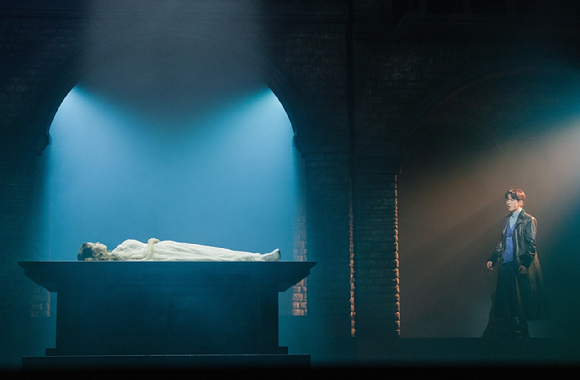 뮤지컬 배우 유회승(엔플라잉)이 뮤지컬 '로미오와 줄리엣'에서 열연하고 있다. [사진=엠스텐]