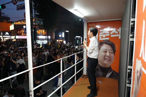 개혁신당 이준석 대선 후보가 지난 29일 서울 여의도 국회에서 긴급기자회견을 열고 TV 토론회에서 여성 신체에 대한 표현으로 논란이 되는 것과 관련해 입장을 밝히고 있다. 2025.5.29 [사진=연합뉴스]