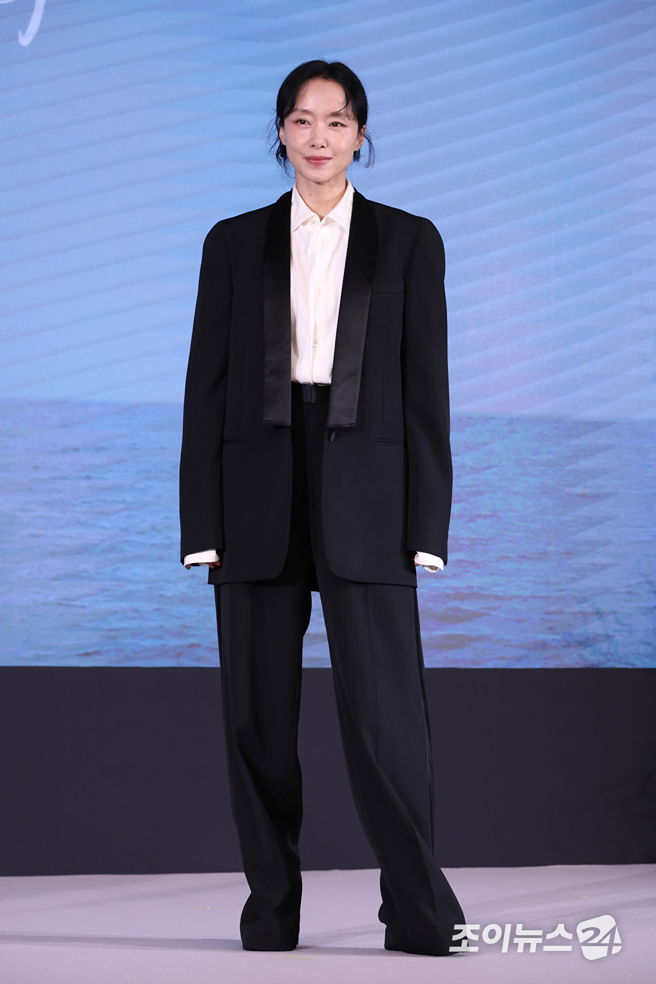 배우 전도연이 25일 오전 서울 마포구 호텔 나루 서울 엠갤러리에서 진행된 넷플릭스 영화 '가능한 사랑'(감독 이창동) 제작보고회에 참석해 포즈를 취하고 있다. [사진=문수지 기자]