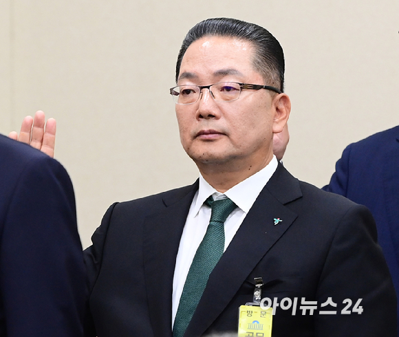 이호성 하나은행장이 19일 오후 서울 여의도 국회에서 진행된 정무위원회 금융감독원 등 국정감사에 증인으로 출석하고 있다. [사진=정소희 기자]