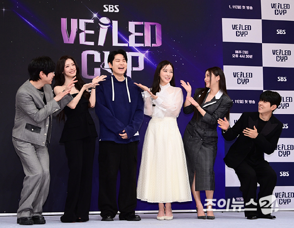 (왼쪽부터)권정열-아이들 미연-소녀시대 티파니 영-에일리-폴킴이 9일 오후 서울 양천구 목동 SBS 사옥에서 열린 SBS 글로벌 보컬 오디션 '베일드 컵' 제작발표회에 참석하고 있다. [사진=정소희 기자]