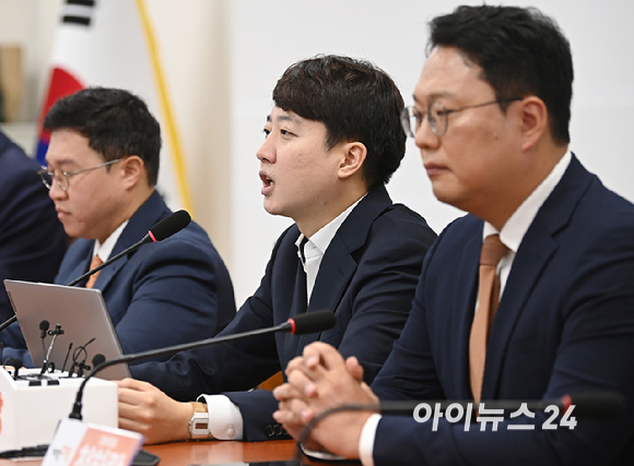 이준석 개혁신당 당대표가 25일 오전 서울 여의도 국회에서 열린 최고위원회의에서 발언하고 있다. [사진=곽영래 기자]