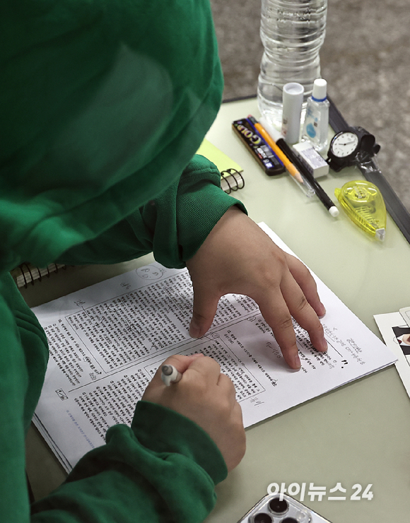 2026학년도 대학수학능력시험일인 13일 오전 서울 광진구 광남고등학교에서 수험생들이 시험 시작을 기다리고 있다. [사진=사진공동취재단]