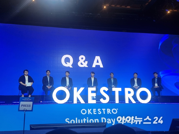 김영광 오케스트로 CTO가 2일 오전 서울 삼성동 그랜드 인터컨티넨탈 서울 파르나스에서 열린 &lsquo;오케스트로 솔루션데이 2025&rsquo; 기자간담회에서 사업 전략을 발표하고 있다. [사진=윤소진 기자]