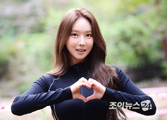 그룹 브브걸(BBGIRLS) 민영이 25일 서울 강북구 우이동 북한산국립공원 우이분소(백운천 휴게공간)에서 열린 '브브걸 민영과 함께 하는 팬트레킹-제12회 희망찾기 등산·트레킹 교실'에 참석해 포즈를 취하고 있다. [사진=정소희 기자]