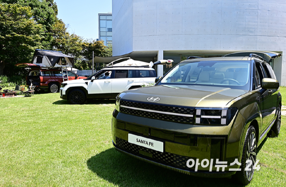 지난 8일 경기도 파주시 미메시스 아트 뮤지엄에서 공개된 '디 올 뉴 싼타페'.  [사진=곽영래 기자]