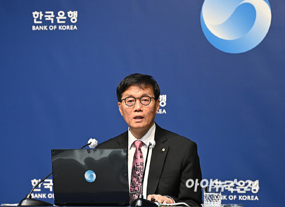 이창용 한국은행 총재가 29일 서울 중구 한국은행에서 열린 금통위 금리 결정에 대한 기자간담회에서 발언하고 있다. [사진=곽영래 기자]