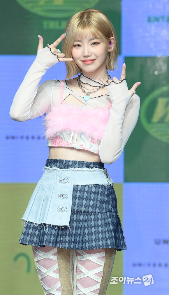 그룹 트라이비 현빈이 14일 오후 서울 강남구 청담동 일지아트홀에서 열린 트라이비(TRI.BE) 두 번째 미니앨범 'W.A.Y(웨이)' 발매 쇼케이스에서 포즈를 취하고 있다. [사진=정소희 기자]