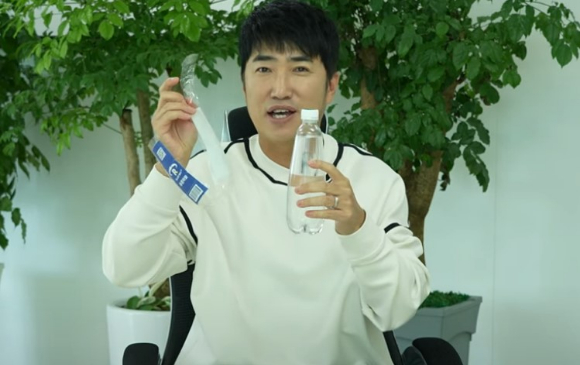 개그맨 장동민이 특허를 낸 라벨 분리 기술을 설명하고 있다. [사진=창업&middot;벤처 녹색융합클러스터 창업지구 유튜브]