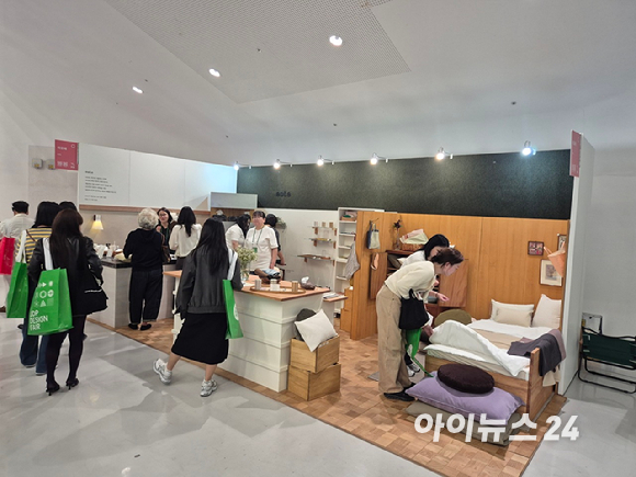 14일 오후 서울 동대문구 동대문디자인플라자(DDP)에서 '2026 DDP디자인페어 with 29CM'가 열리고 있다. [사진=유범열 기자]