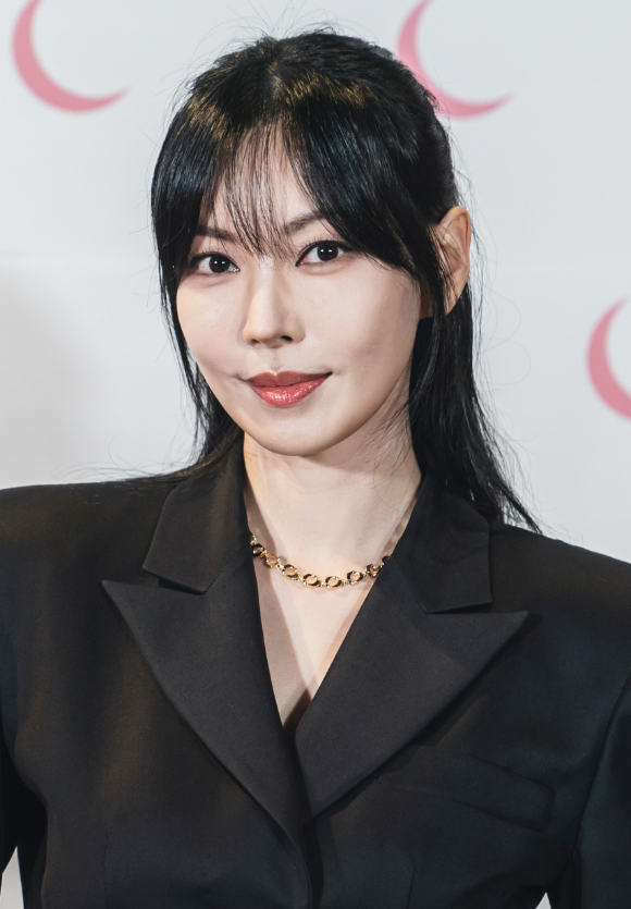 배우 김소연이 3일 온라인으로 진행된 tvN 새 토일드라마 '구미호뎐1938' 제작발표회에 참석하고 있다. [사진=tvN]