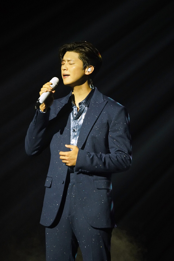 가수 박지현이 '2026 박지현 콘서트 쇼맨쉽 시즌2-서울 앙코르'에서 팬들을 만나고 있다. [사진=쇼7]