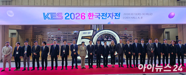 국내 최대 전자&middot;IT 전시회 '제57회 한국전자전(KES 2026)' 현장. [사진=황세웅 기자]