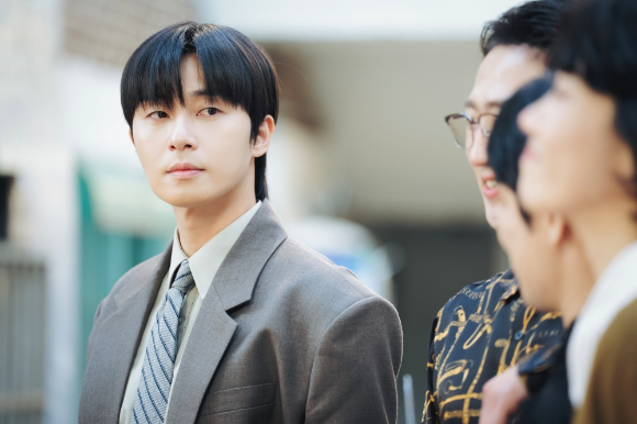 배우 박서준이 JTBC 토일드라마 '경도를 기다리며'에서 이경도 역을 맡아 호연을 펼쳤다. [사진=어썸이엔티]