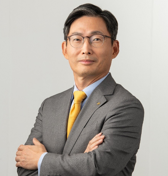 SK쉴더스는 민기식 전 푸르덴셜생명 대표이사를 신임 대표집행임원(CEO)으로 내정했다고 10일 밝혔다. 사진은 민 신임 내정자. [사진=SK쉴더스]