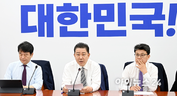 김병기 더불어민주당 원내대표가 17일 오전 서울 여의도 국회에서 열린 원내대책회의에서 발언하고 있다. [사진=곽영래 기자]