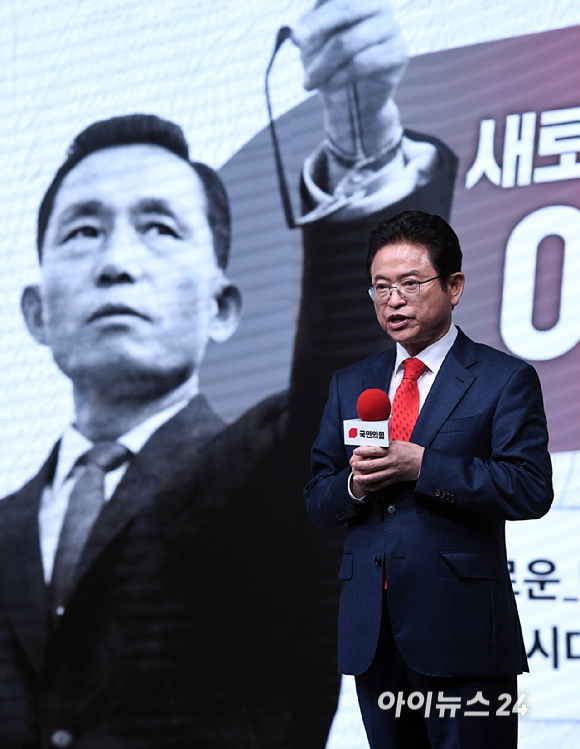 이철우 국민의힘 경선 후보가 18일 오후 서울 강서구 ASSA아트홀에서 열린 국민의힘 '제21대 대통령후보자 1차 경선 비전대회'에서 비전을 발표하고 있다. [사진=국회사진취재단]