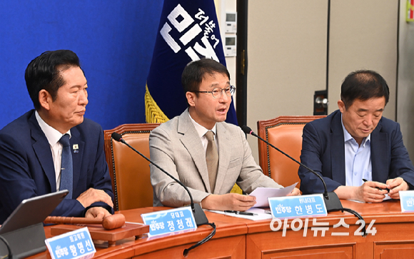 한병도 더불어민주당 원내대표가 19일 서울 여의도 국회에서 열린 최고위원회의에서 발언하고 있다. [사진=곽영래 기자]