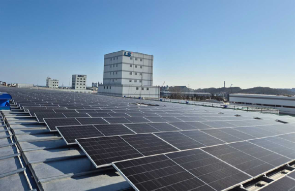 LS전선 동해공장에 설치된 태양광 발전 시스템 [사진=LS전선]