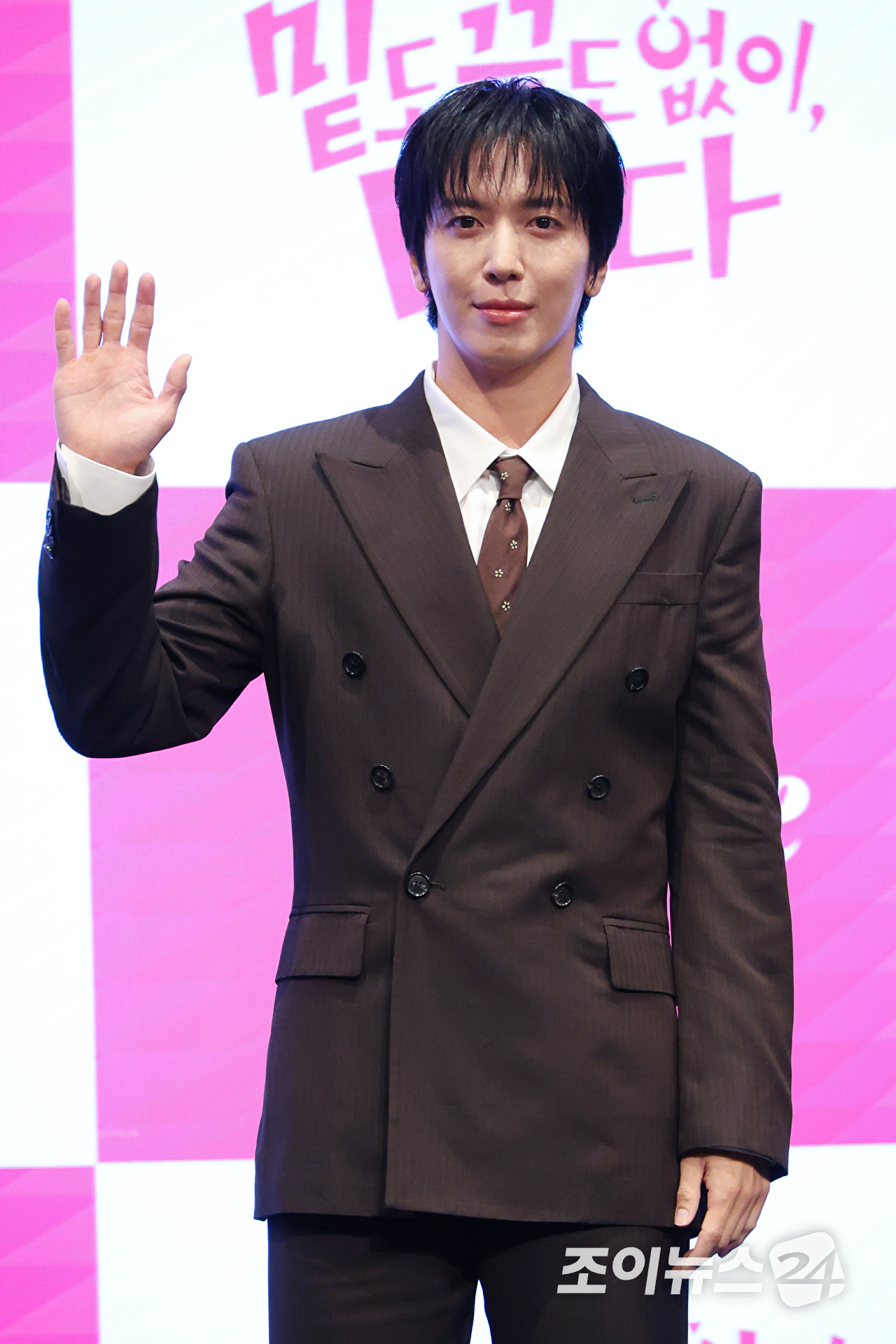 그룹 씨엔블루 정용화가 19일 오후 서울 구로구 더세인트에서 진행된 라이프타임 새 토일드라마 '밑도 끝도 없이, 너다' 제작발표회에 참석해 포즈를 취하고 있다. [사진=문수지 기자]