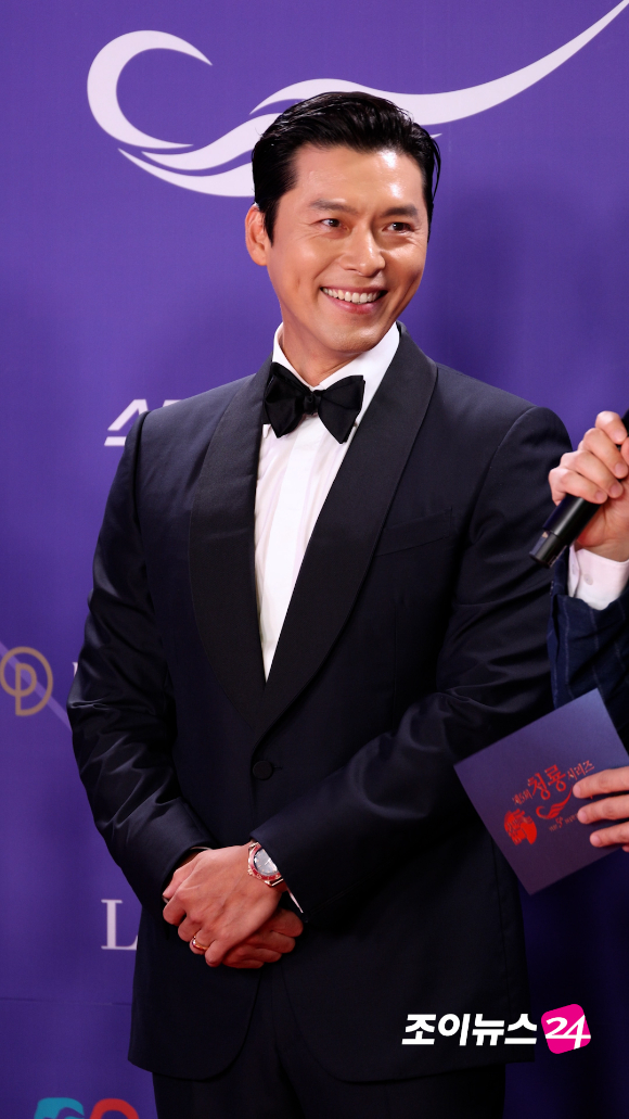 배우 현빈이 31일 오후 인천시 영종구 운서동 파라다이스시티에서 열린 제5회 청룡시리즈어워즈 레드카펫 행사에 참석하고 있다. [사진=문수지 기자]