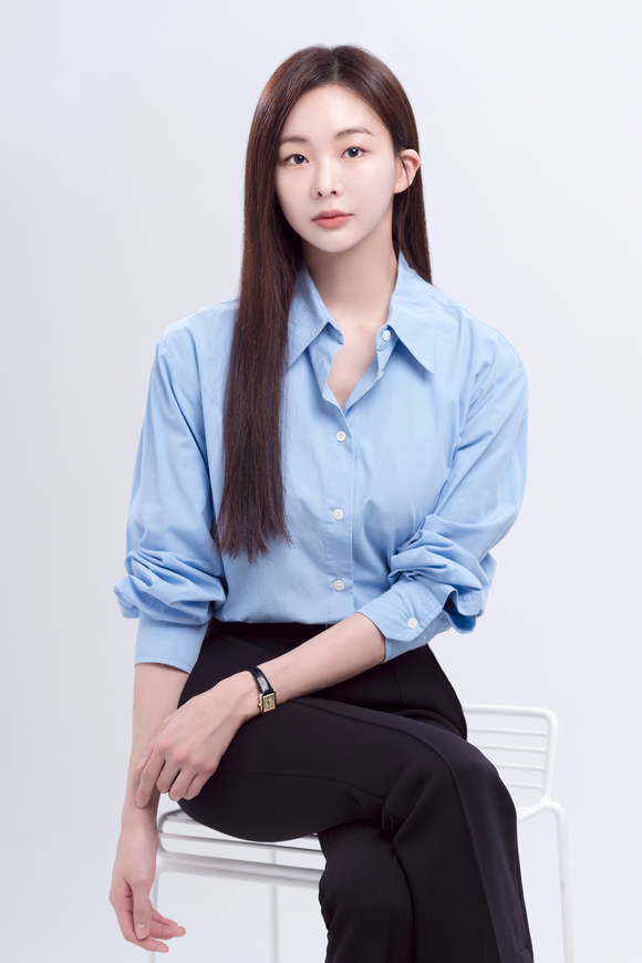 배우 금새록이 14일 JTBC 수목드라마 '사랑의 이해' 종영 인터뷰에 앞서 포즈를 취하고 있다. [사진=하이지음스튜디오]