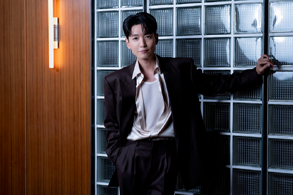 배우 정경호가 영화 '보스' 인터뷰에 앞서 포즈를 취하고 있다. [사진=(주)하이브미디어코프]