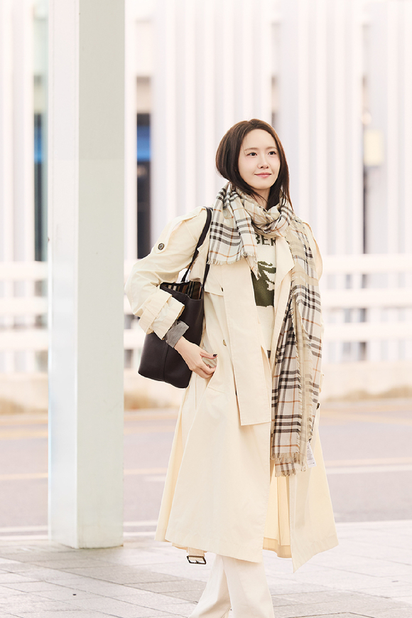 소녀시대 윤아가 패션쇼 참석차 런던으로 출국했다. [사진=버버리 ]