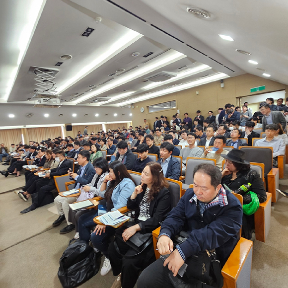 서울시가 16일 오후 2시 후생동 강당에서 '역세권 활성화 사업 설명회'를 개최했다. [사진=이효정 기자 ]