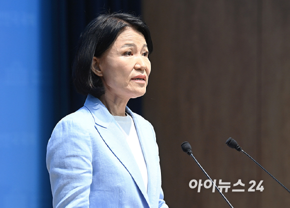 이진숙 국민의힘 의원이14일 서울 여의도 국회 소통관에서 5.18 민주화운동 관련 긴급 기자회견을 하고 있다. [사진=곽영래 기자]