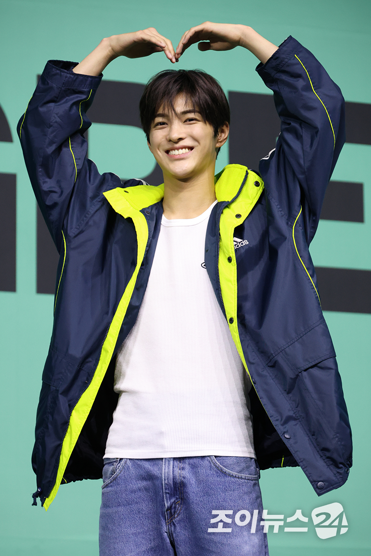 그룹 코르티스 건호가 20일 오후 서울 광진구 광장동 예스24라이브홀에서 열린 미니 2집 '그린그린(GREENGREEN)' 발매 기념 쇼케이스에 참석해 포즈를 취하고 있다. [사진=문수지 기자]